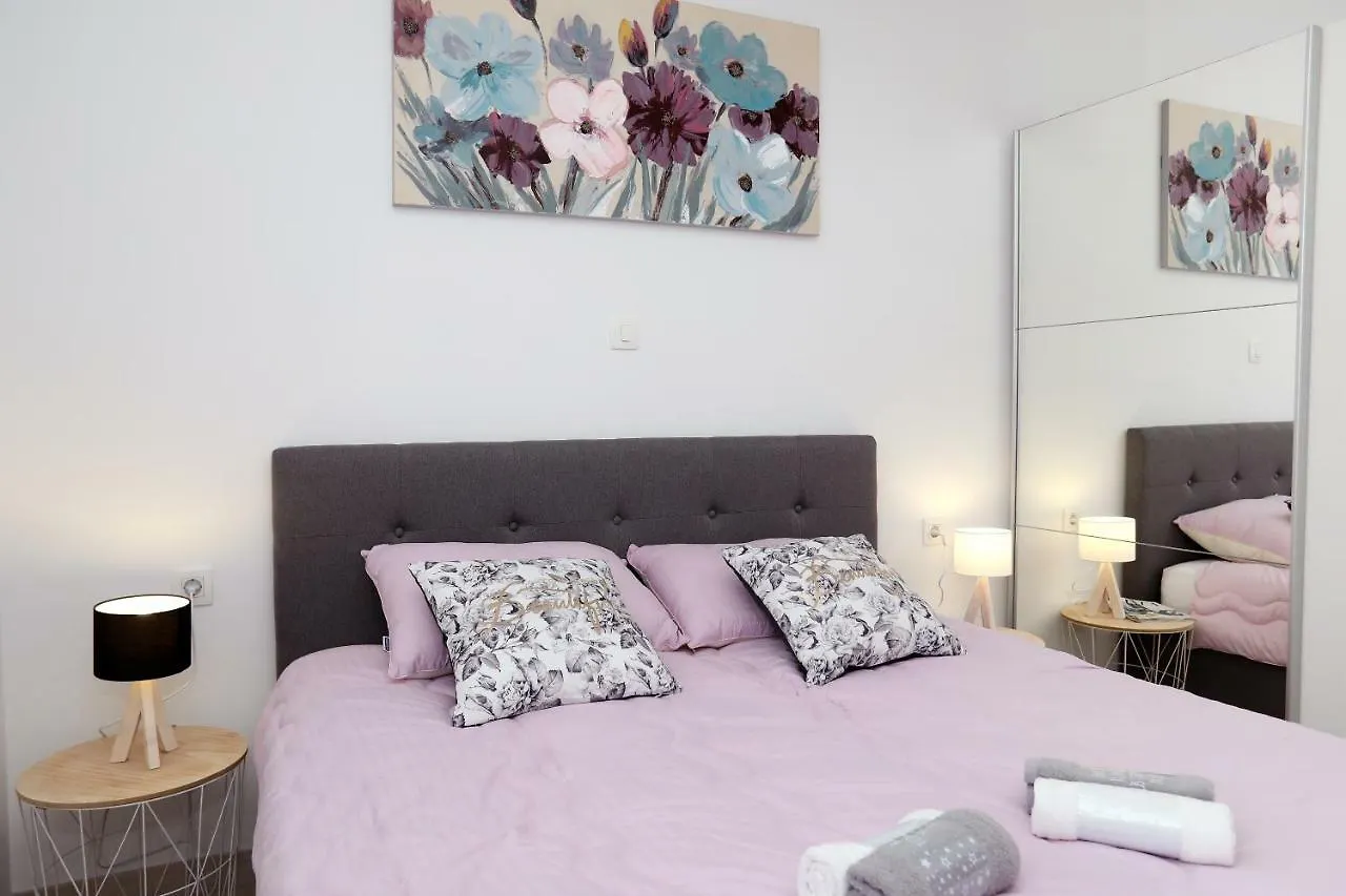 Apartment Little Marijeta Trogir