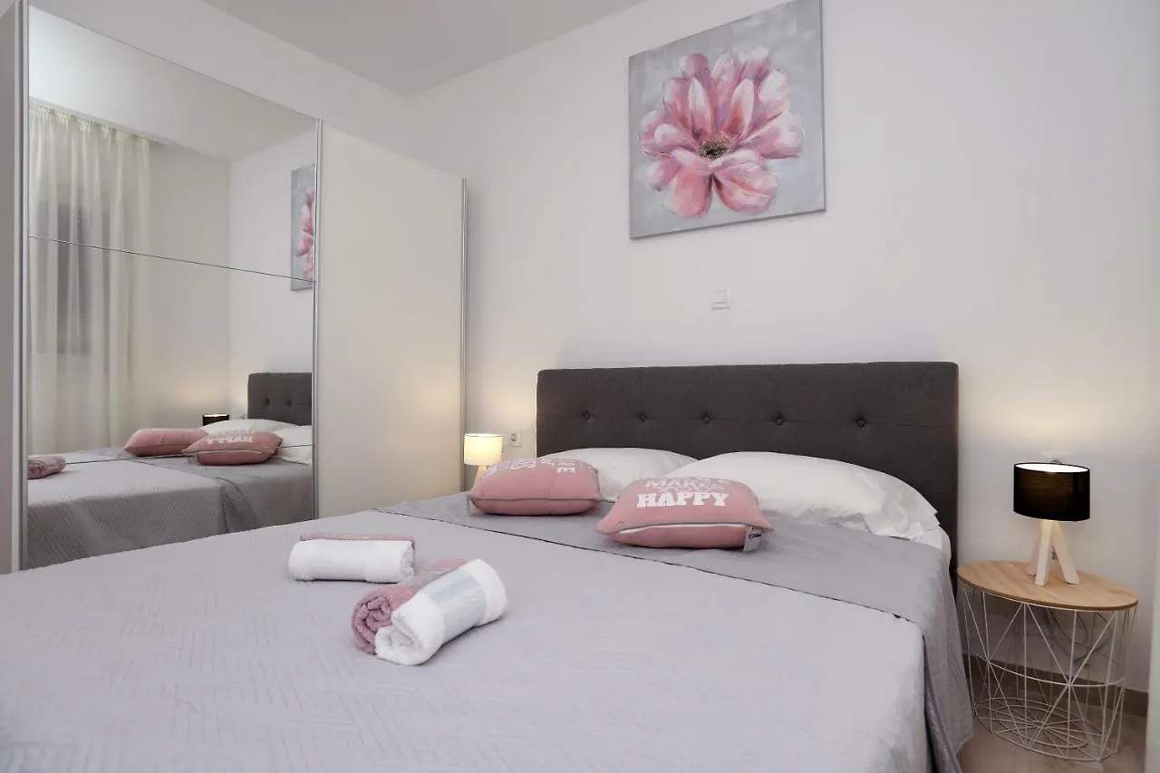 Apartment Little Marijeta Trogir 0*,