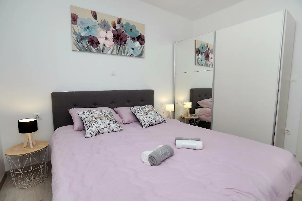 Apartment Little Marijeta Trogir